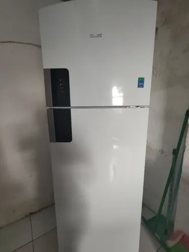Geladeira semi nova pouco tempo de uso pra vender ligeiro frost free 45o litros
