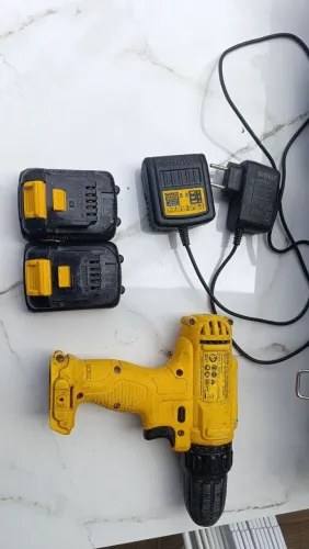 Parafusadeira Dewalt 12v Max 2 baterias 2 carregadores