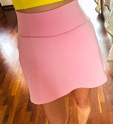 Short saia academia rose