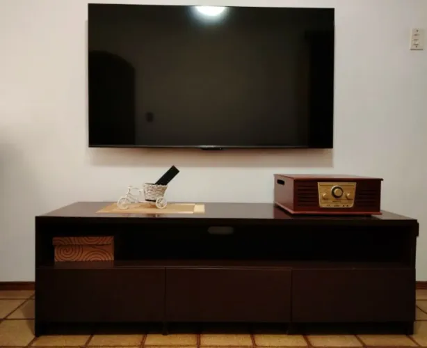 Rack para TV Madeira Escura (Etna) - 146 cm - Estrutura Firme