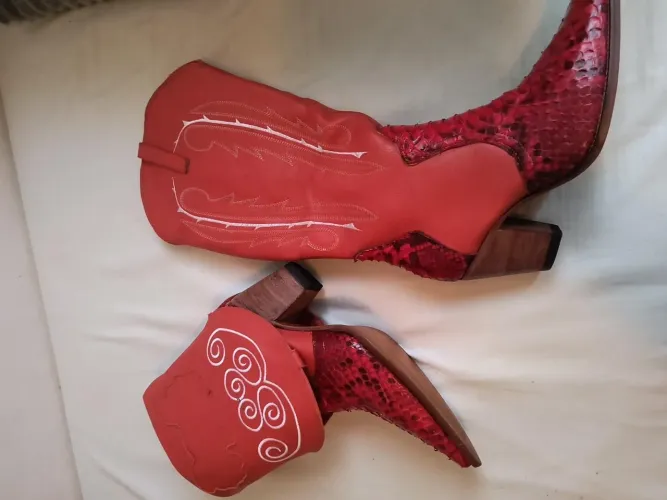 Bota de couro de cobra