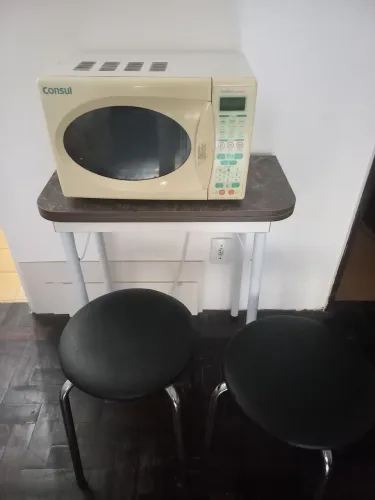 Vendo microondas e mesa