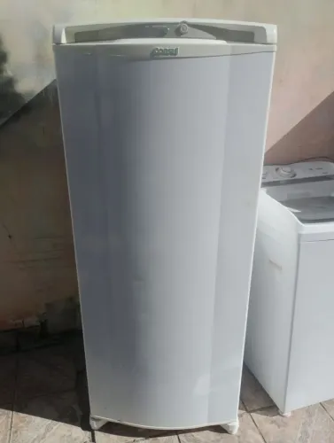 Freezer vertical semi-novo