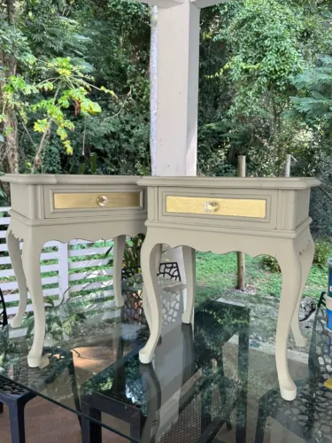 Mesa cabeceira par / criado mudo