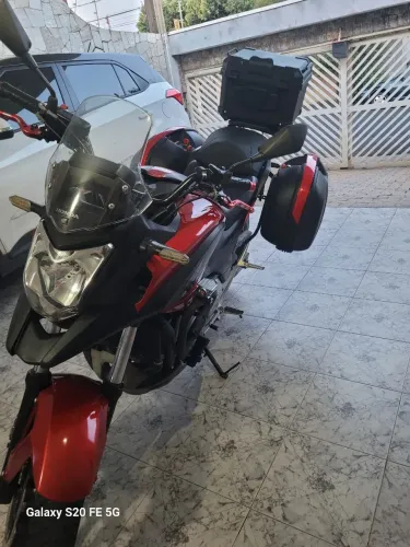 Honda NC 700 2013 perfeita , com os acessórios, jogo completo de baús Givi , banco confort