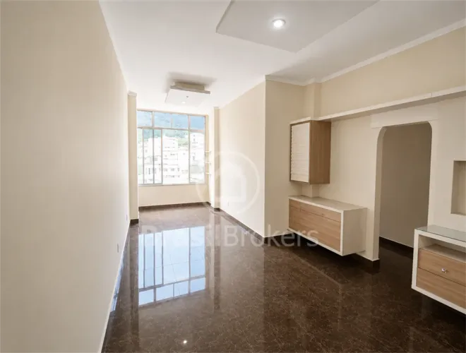 Apartamento de 2 quartos (1 suíte) com 75 m² modernizado 7 minutos do metrô