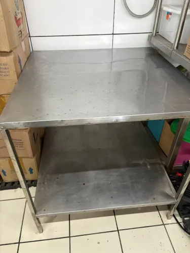 Vende-se mesa de inox