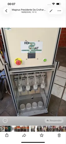 ENCHEDORA SEMIAUTOMÁTICA DE GARRAFAS E LATA - 180 GARRAFAS POR HORA.