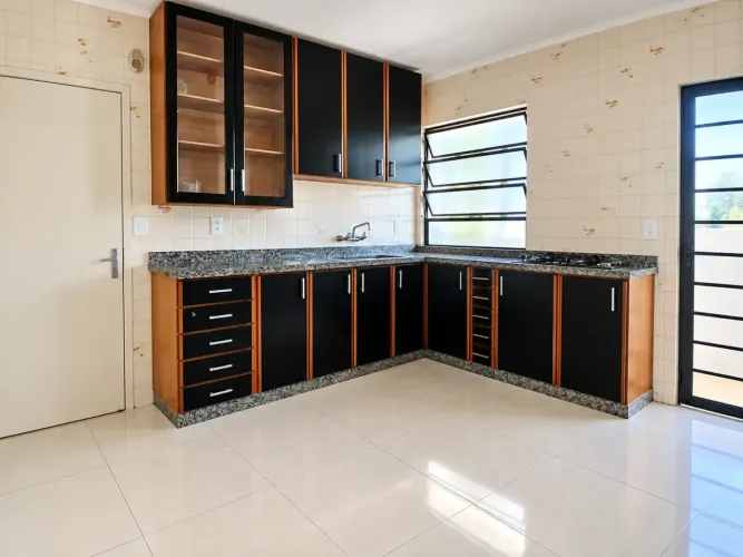 Amplo Apartamento de 3 Dormitórios com Sacada para Locação no Coração de São Leopoldo/RS