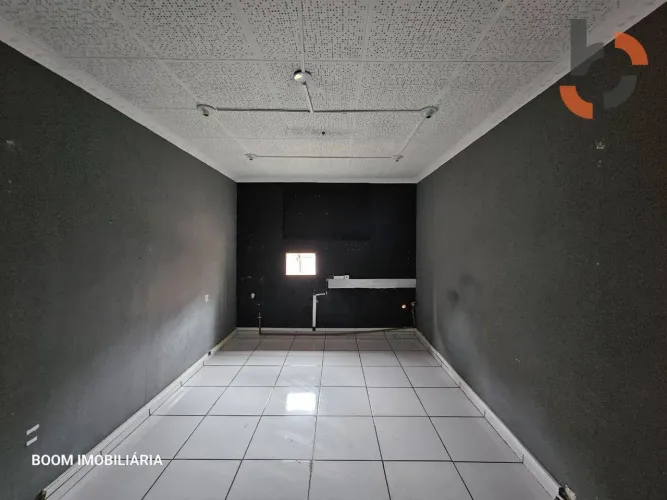 Sala Comercial com Custo-Benefício Imbatível no Calçadão de Nova Iguaçu - a 150m da Estaçã