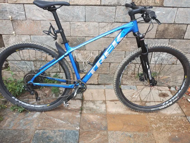 Bicicleta Trek Marlin 6 suspensão Raidon a ar