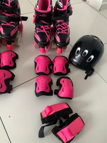 2 Patins com acessórios de segurança