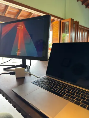 MacBook Pro 13" 2019 com touch bar + carregador original [LEIA A DESCRIÇÃO]