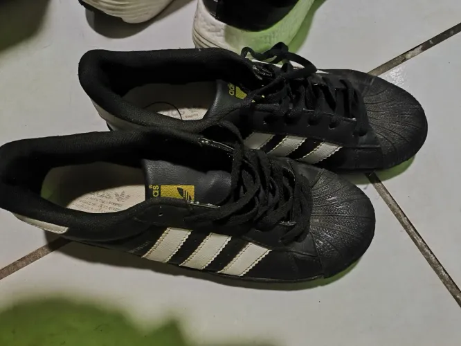 Tênis adidas superstar TAM 43