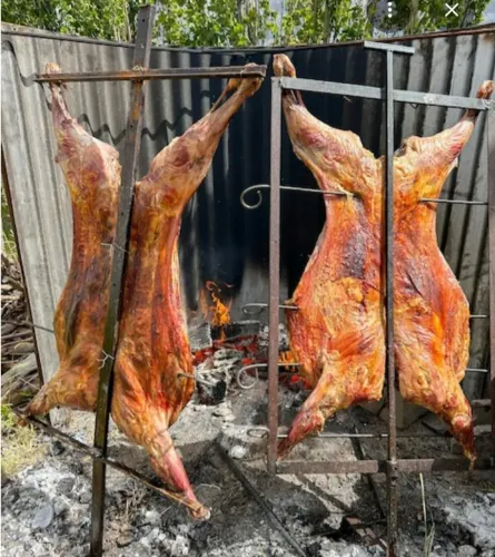 Cordeiro Patagônico e costela fogo de chão 