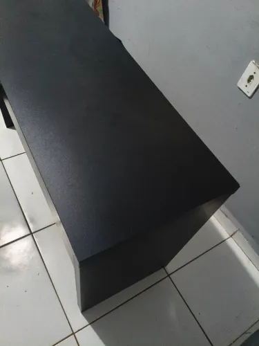Mesa de escritório. Altura 75 cm. Largura 1,20 e 45 cm de frente.