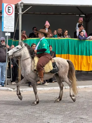 Troco por potranco xucro em ponto de doma ou vendo