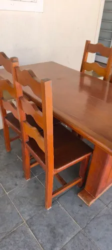 Mesa madeira maciça e cadeiras