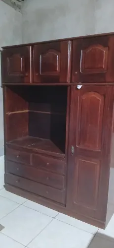 Vendo guarda-roupa de madeira