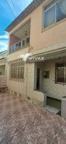 Casa Duplex com 140m², 06 Quartos, Sala Ampla e Quintal no Engenho de Dentro
