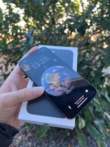 iPhone 13 impecável