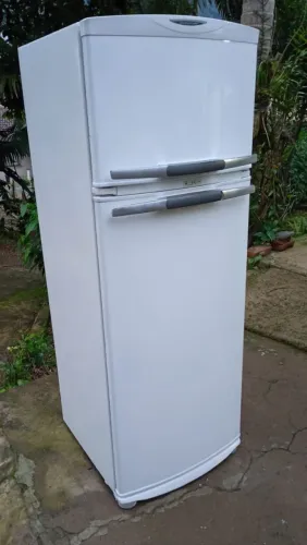 GELADEIRA BRASTEMP DÚPLEX FROST FREE 360LTRS FUNCIONANDO PERFEITAMENTE