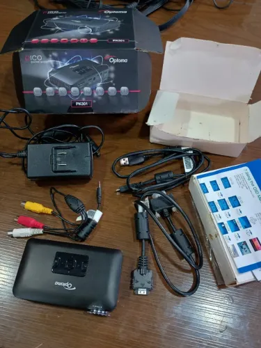 Optoma Pico PK301, um mini projetor portátil de bolso (para reparo) NO ESTADO
