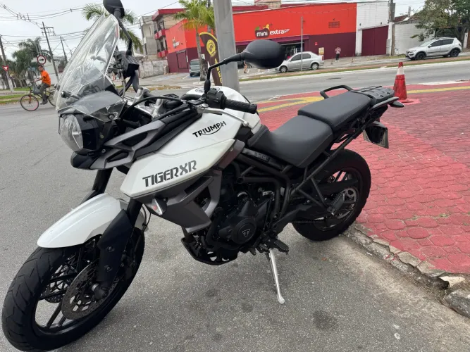 Vendo ou troco algo meu interesse moto impecável