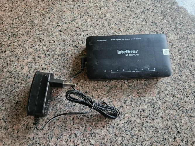 Switch Intelbras SF 800 VLAN 8 Portas Fast Ethernet com Fonte