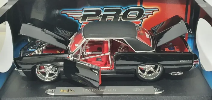 Pontiac GTO 1965 Série Pro-Rodz MAISTO 1:18<br>Maisto - Escala 1/18