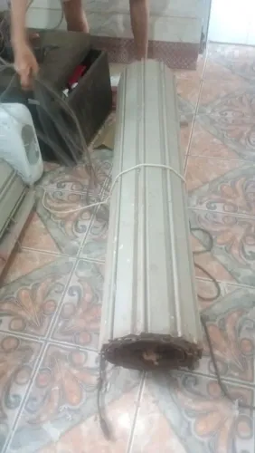 Vende se duas portas de rolo medidas uma 270x1x5 a outra 270x1x00