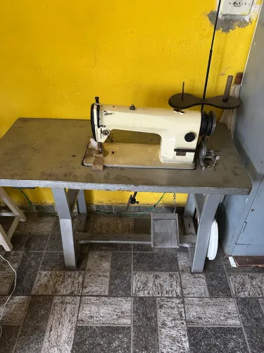 Máquina de costura Reta