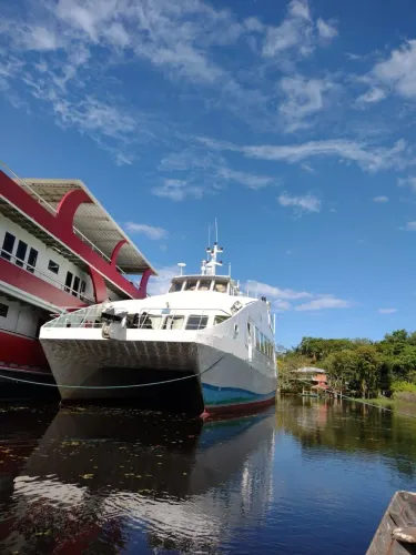 Catamaran  passageiros mar  250 passageiros  vendo
