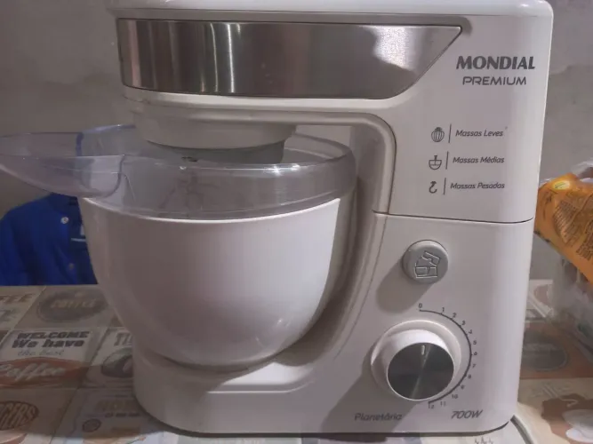 Batedeira Planetária Mondial Premium 700W