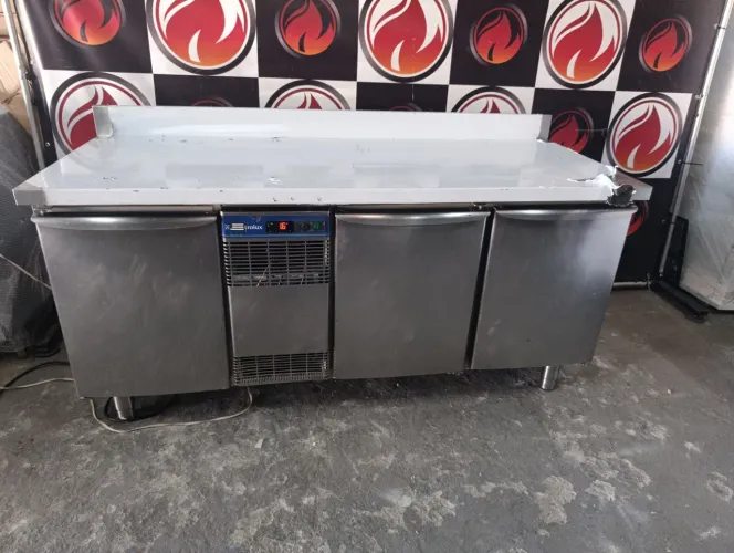 Balcão 3P 1,76x70x85 refrigerado 3 portas 220 volts todo no aço inox