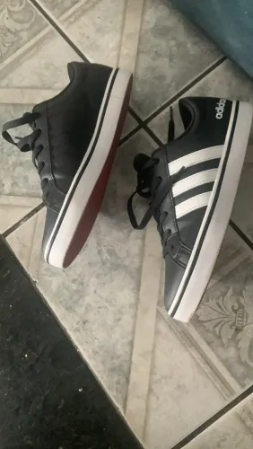 Tênis adidas 