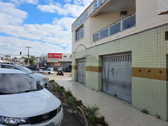 SALA COMERCIAL DE ESQUINA PARA LOCAÇÃO UBERABA | CURITIBA/PR