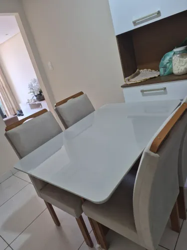 Mesa com tampo de vidro