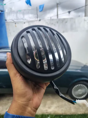 Vende-se farol de grelha
