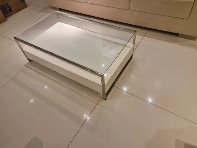 Mesa de centro medindo 1,10 X 0,65 X 0,36