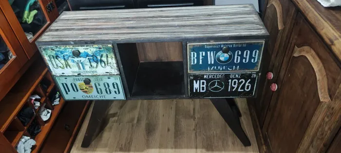 Aparador em mdf temático placas carros