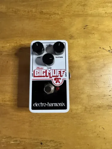 EHX Nano Big Muff Pi - fuzz/distortion clássico