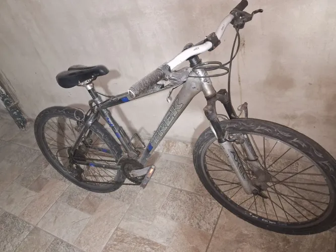 Bicicleta trek . Ótimo estado peças shimano deore. 27v , aro 26 f