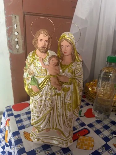 Imagem sagrada Família em gesso artesanal de 30 cm