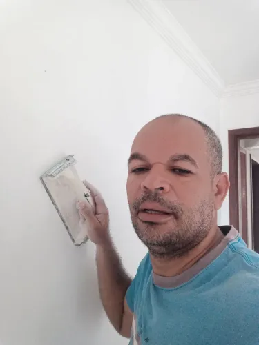 Trabalho com pinturas e gesso e reformas no geral