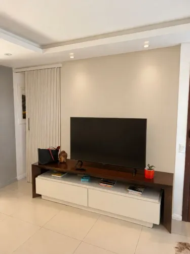 Rack grande, lindo e muito espaçoso