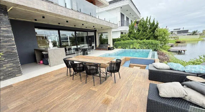 Casa Mobiliada e Decorada - 5 suítes - Piscina de concreto - Comando Alexa - Condomínio Se