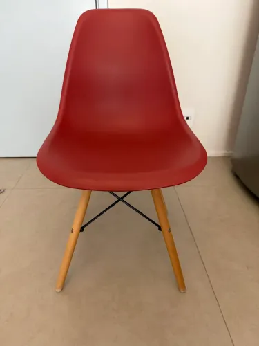 Cadeira Modelo Charles Eames (Vermelha)