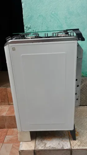 Vendo fogão automático funcionando perfeitamente 4 bocas com poucas marcas de uso !