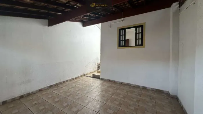 Casa à venda em Pindamonhangaba, Jardim Eloyna, com 2 quartos, 115m²